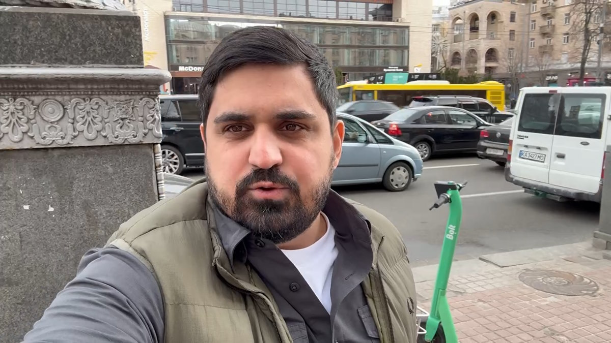 Департамент транспортної інфраструктури КМДА блокує відкриття наземного переходу через Хрещатик.