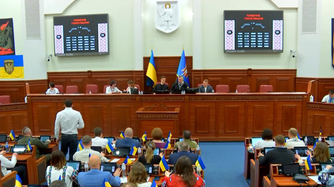 Киянам, чиї домівки були пошкоджені внаслідок російських повітряних атак, виплачуватимуть по 20 000 гривень на місяць.