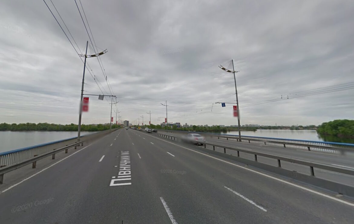 Відсьогодні і щонайменше до кінця поточного року через капітальний ремонт буде ускладнено рух транспорту на мосту через річку Десенка.