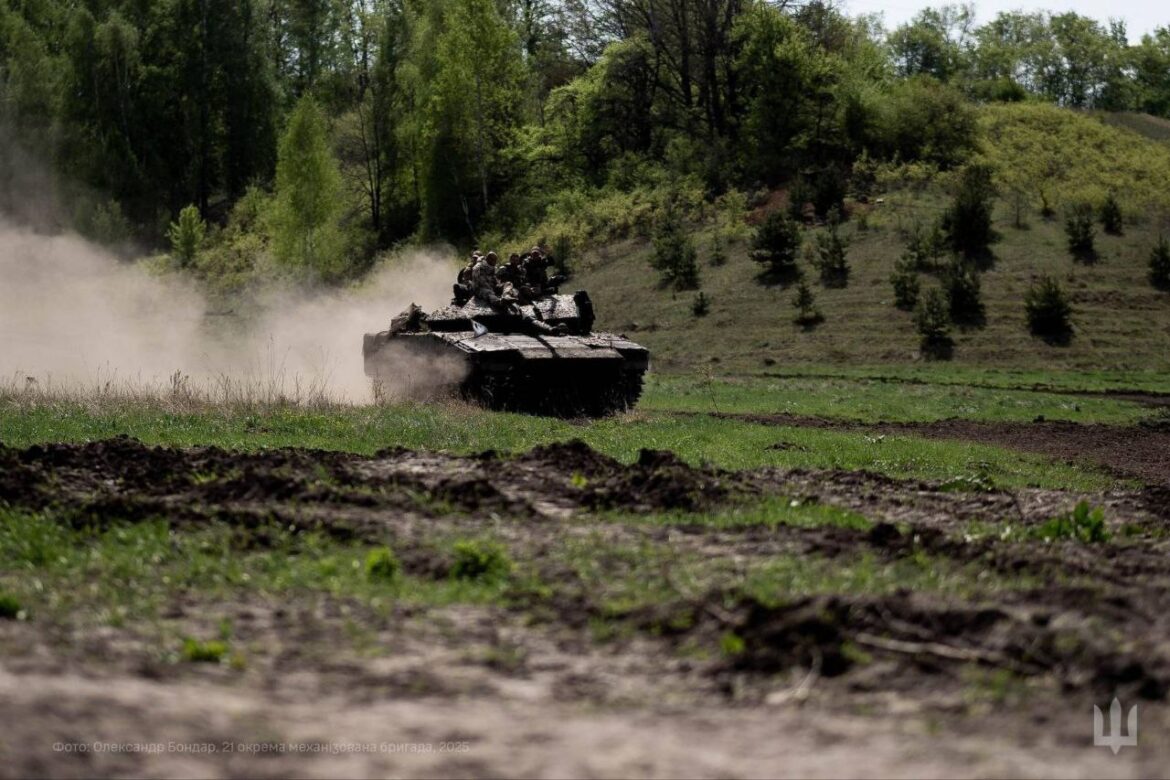 Минулої доби на фронті відбулося понад 130 бойових зіткнень — найбільша їх кількість зафіксована на Покровському, Лиманському та Новопавлівському напрямках. 
