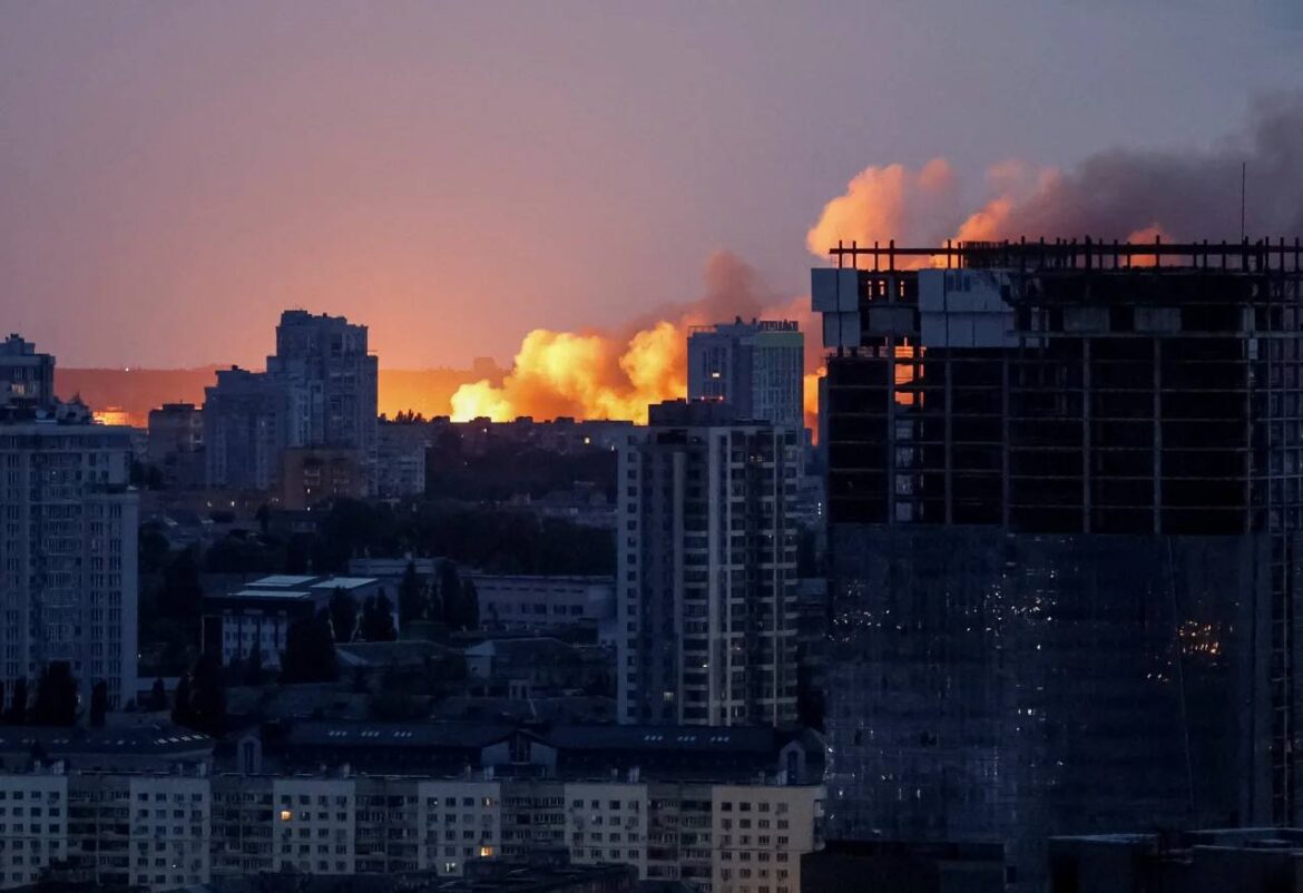 Протягом ночі ворог безперестанку тероризував Київ ударними дронами.