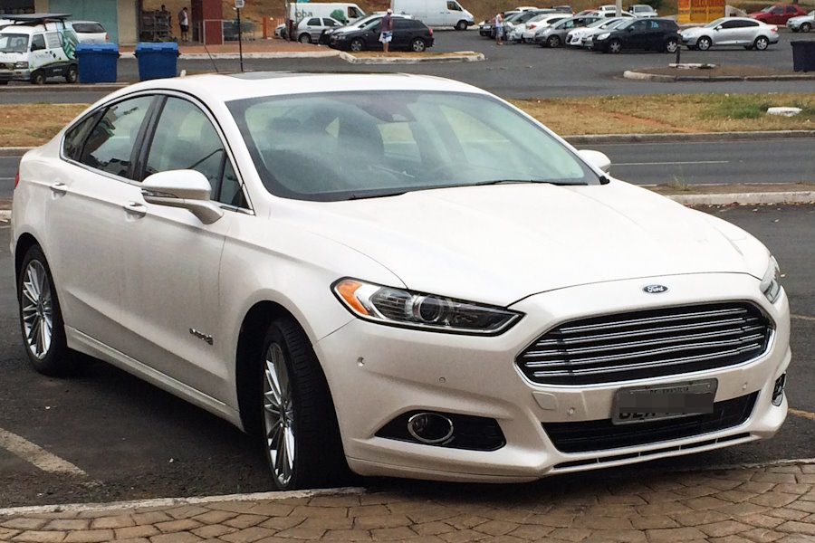 Ford Fusion Hybrid 2015