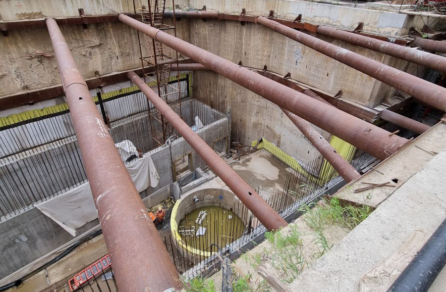 Будівництво метро на Виноградар.