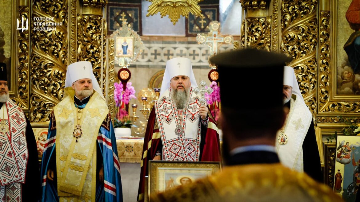 Наприкінці серпня на території Свято-Михайлівського Золотоверхого монастиря у Києві відбулася друга сесія Форуму військових капеланів.