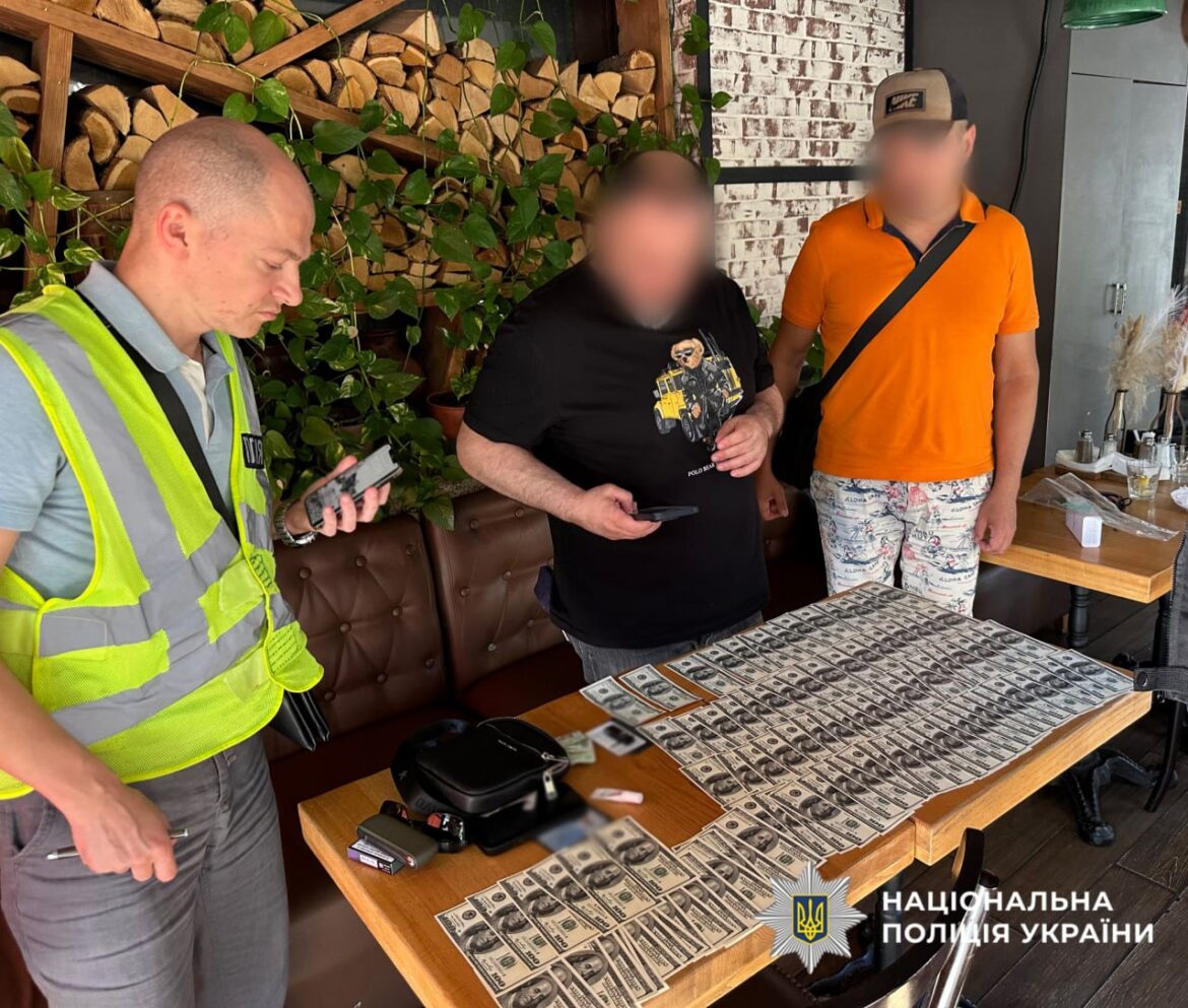 Зловмисник за 10 тисяч доларів влаштовував призовників на критично-важливе підприємство заради бронювання