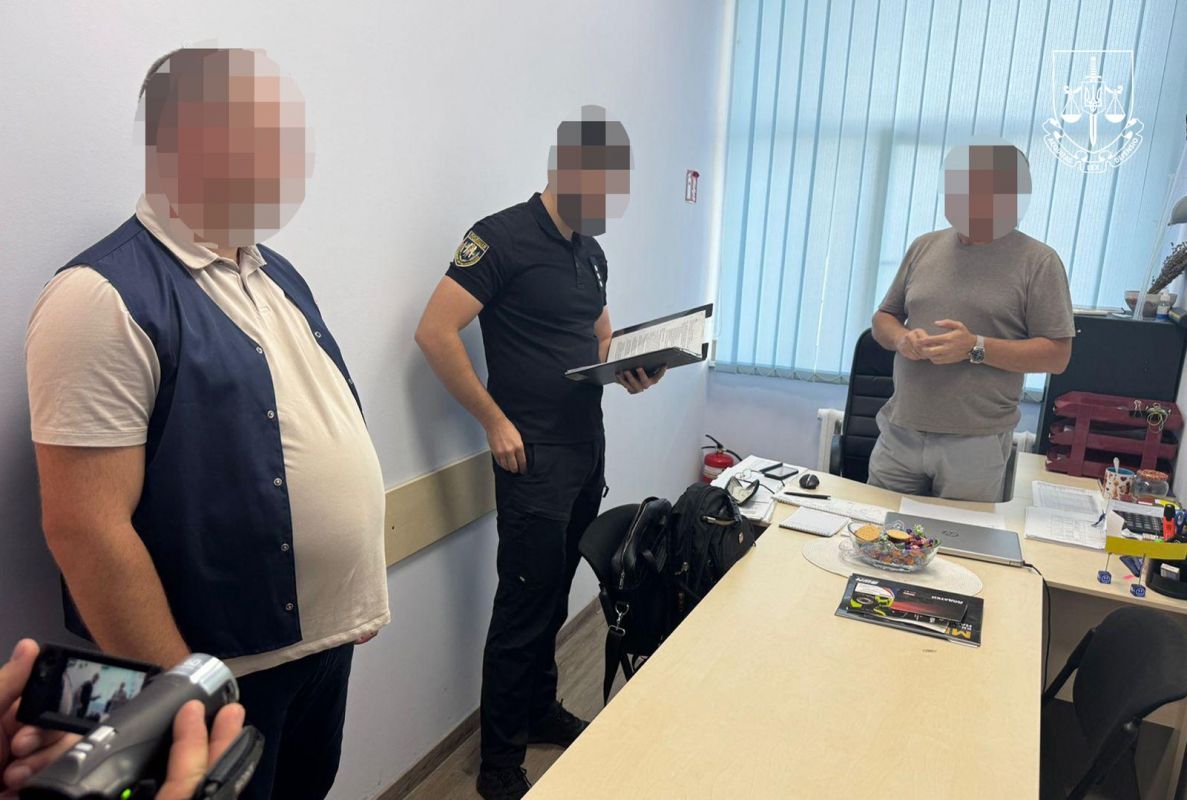 Підозра керівництву плесо