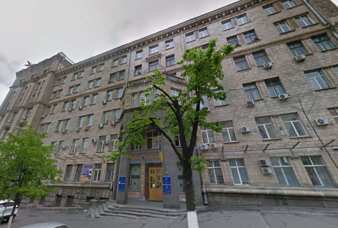 Національне агентство з розшуку та менеджменту активів АРМА виставило на відкриті торги шість лотів арештованої елітної нерухомості та земельних ділянок.