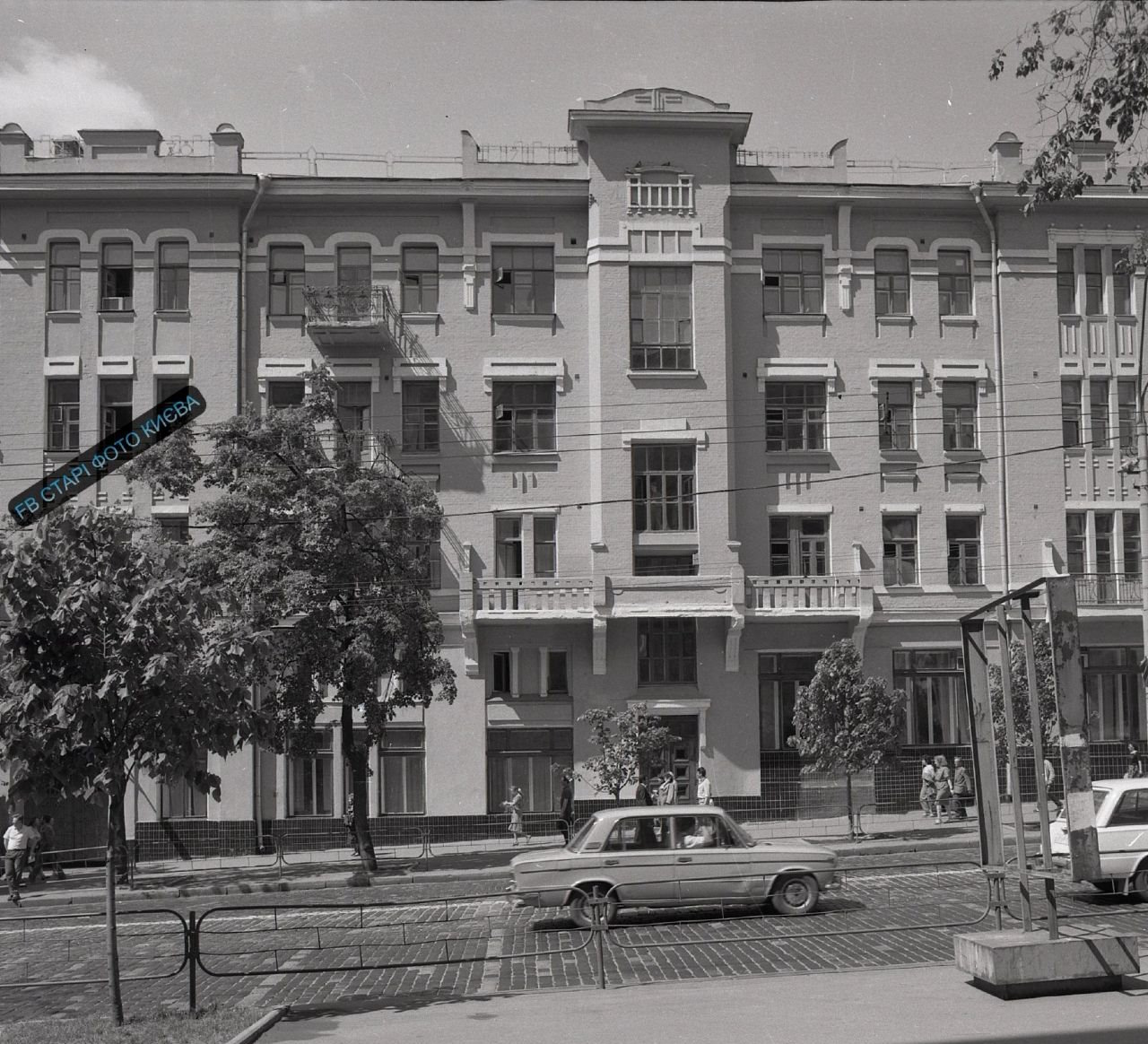 Велика Васильківська 50/23