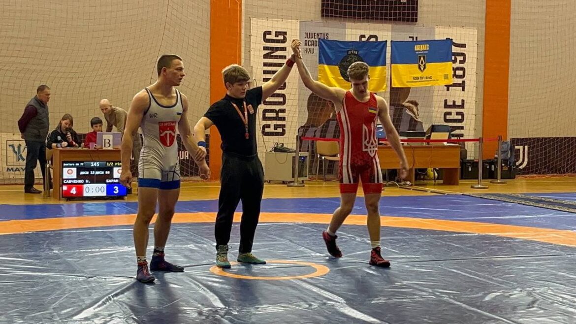 Під час Кубка Києва з греко-римської боротьби серед юніорів (U-19) на п’єдестал піднялися вихованці Дитячо-юнацької спортивної школи №13 Оболонського району