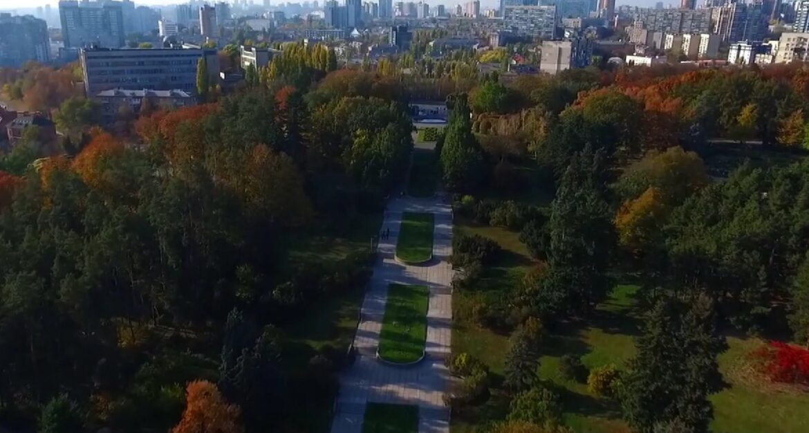 У 350 метрах від Національного ботсаду імені Гришка почали зводити 24-поверховий житловий комплекс.