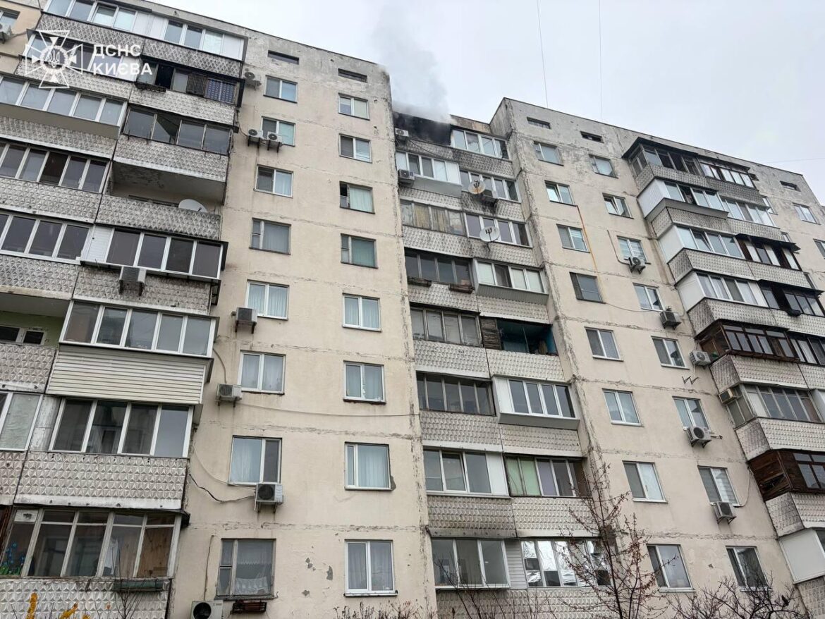 На вулиці Північній в Оболонському районі столиці ліквідовано пожежу в житловій дев'ятиповерхівці.
