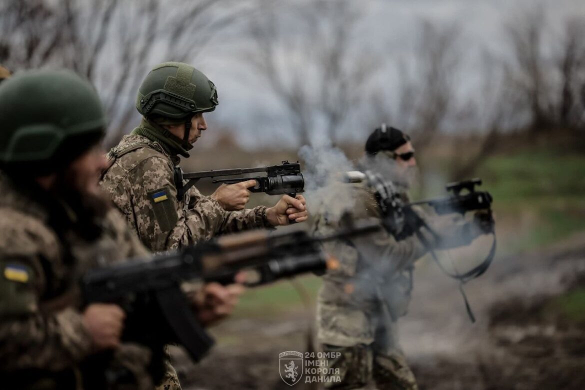 Минулої доби на фронті відбулося 157 бойових зіткнень. Найбільше — на Покровському, Костянтинівському та Олександрівському напрямках.