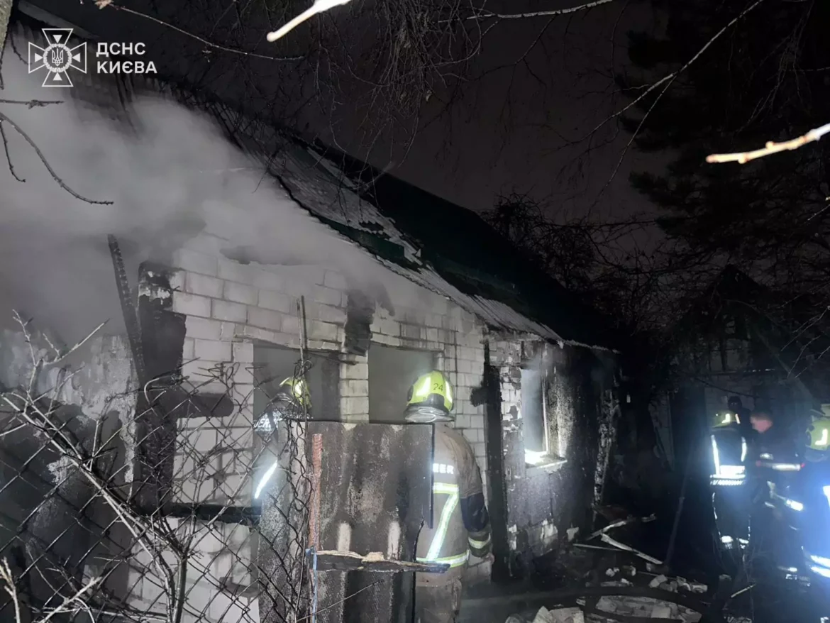 Вчора ввечері у селищі Бортничі, що на околиці Дарницького району столиці, під час пожежі загинули дві людини.